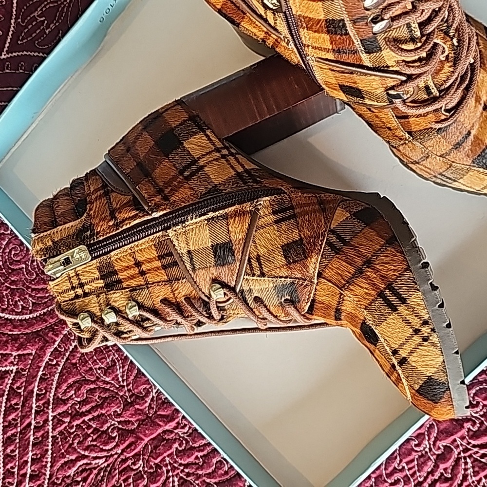 Booties - Picture 3 of 9
